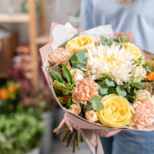 European,floral,shop.,bouquet,of,beautiful,mixed,flowers,in,woman