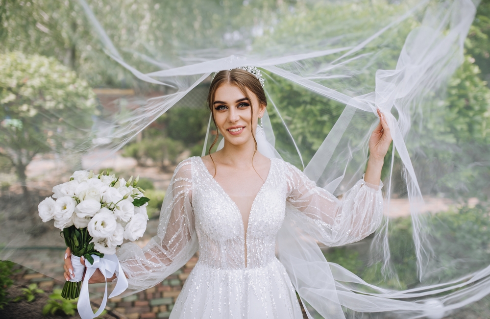 Portrait,of,a,beautiful,bride,with,a,diadem,on,her